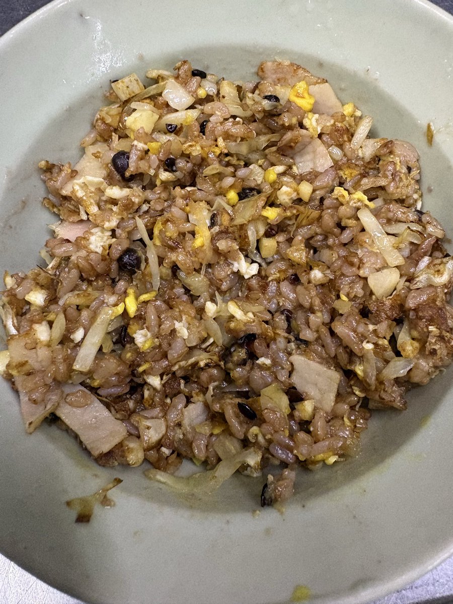 funakatuo's tweet photo. 雑穀米焼飯をバターロール生地で包んだ美味しいパンですね。 https://t.co/CfYHl5VCoi