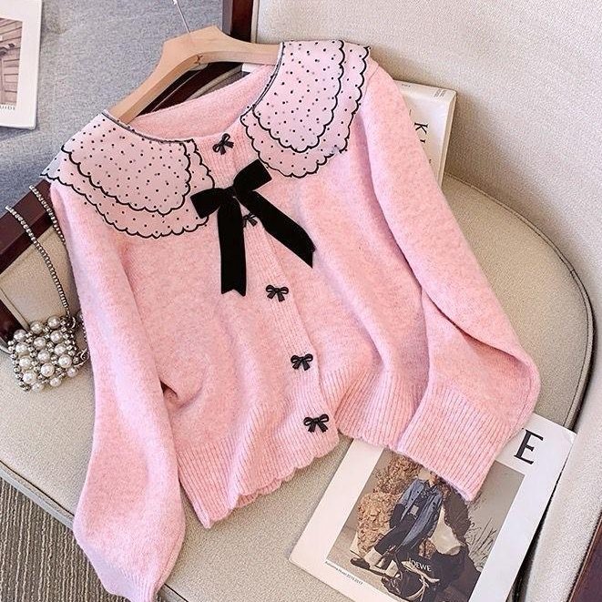 ireneluvi's tweet photo. Soft Girl Era is here 🎀✨
Cardigan rajut lembut dengan kerah scallop polkadot + pita black ribbon. Manisnya pas, gak lebay. Dipake ke kampus, nge-date, hangout auto jadi pusat perhatian.
Bahan halus, gak gatal, gak gerah. Wajib punya 2 warna: Pink &amp; Cream! https://t.co/pYLQyUGrDz