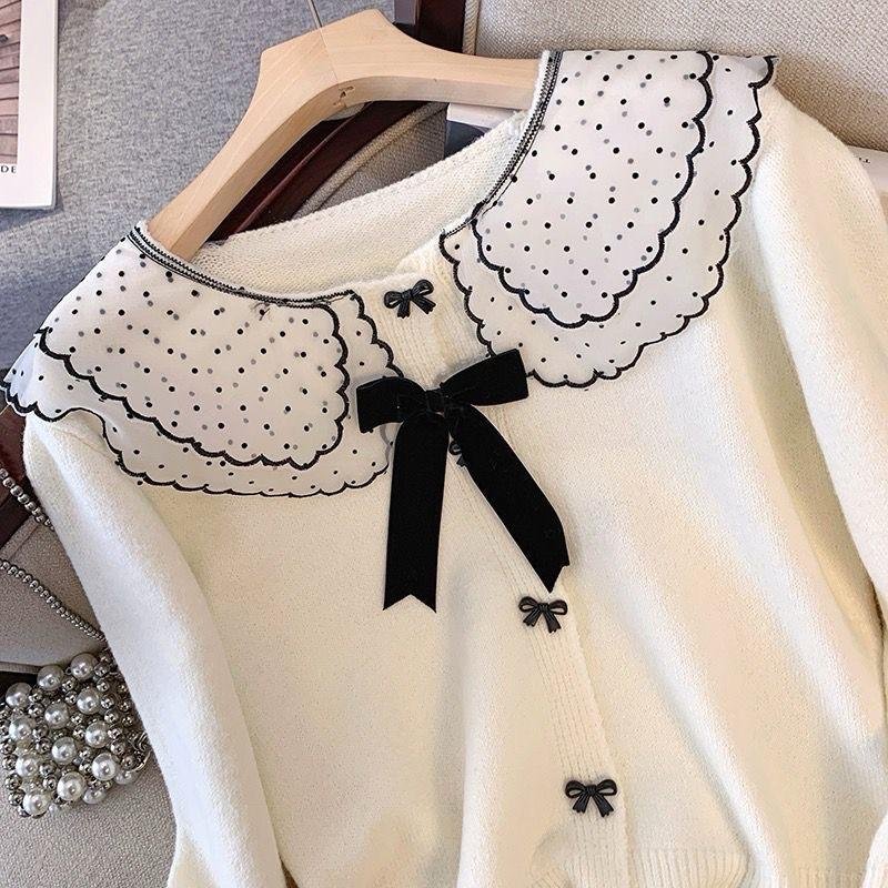 ireneluvi's tweet photo. Soft Girl Era is here 🎀✨
Cardigan rajut lembut dengan kerah scallop polkadot + pita black ribbon. Manisnya pas, gak lebay. Dipake ke kampus, nge-date, hangout auto jadi pusat perhatian.
Bahan halus, gak gatal, gak gerah. Wajib punya 2 warna: Pink &amp; Cream! https://t.co/pYLQyUGrDz