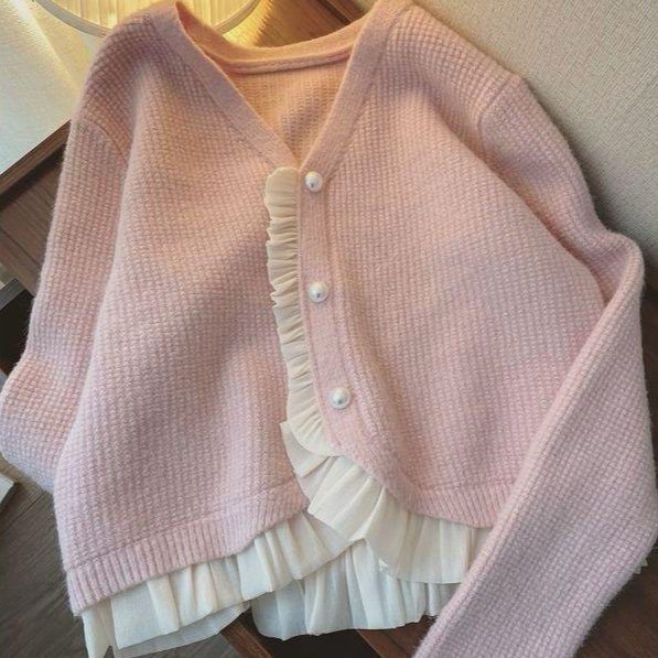 ireneluvi's tweet photo. Soft Girl Era is here 🎀✨
Cardigan rajut lembut dengan kerah scallop polkadot + pita black ribbon. Manisnya pas, gak lebay. Dipake ke kampus, nge-date, hangout auto jadi pusat perhatian.
Bahan halus, gak gatal, gak gerah. Wajib punya 2 warna: Pink &amp; Cream! https://t.co/pYLQyUGrDz
