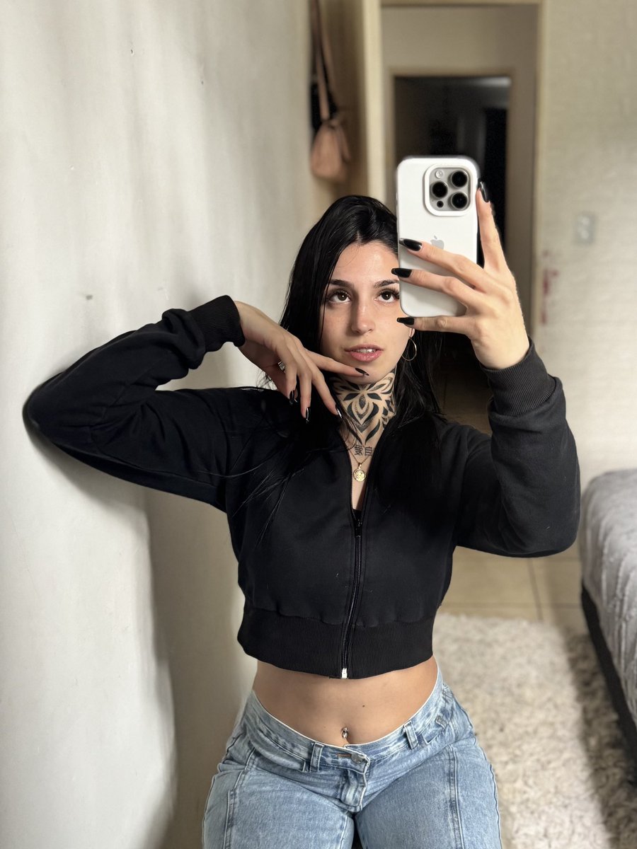yoursuzyboo's tweet photo. never getting tired of mirror selfies https://t.co/152Abx81mJ