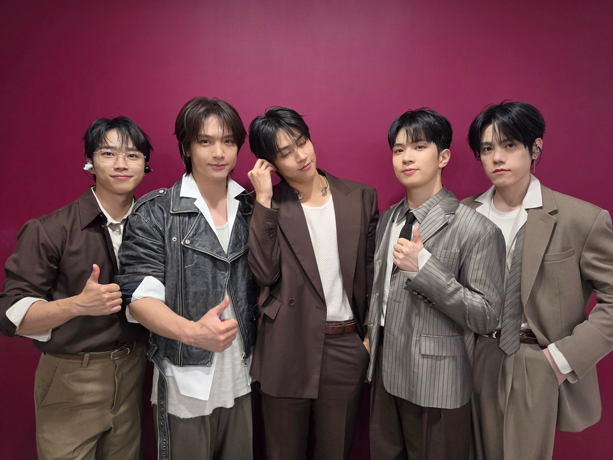 NFlyingofficial's tweet photo. [📸] 261010 MBC 쇼! 음악중심

#NFlying #엔플라잉 #Still #잔불 https://t.co/mrmUB9Qjr5