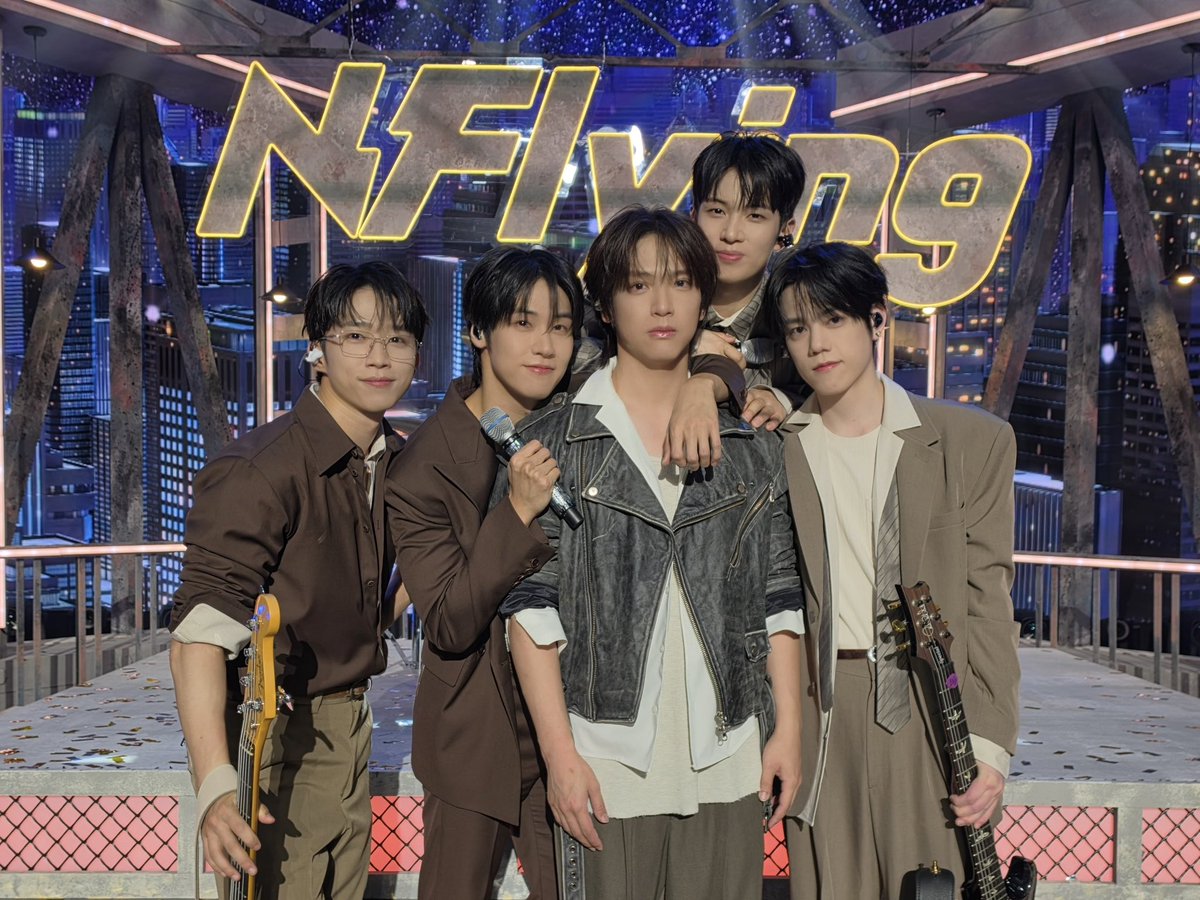 NFlyingofficial's tweet photo. [📸] 261010 MBC 쇼! 음악중심

#NFlying #엔플라잉 #Still #잔불 https://t.co/mrmUB9Qjr5