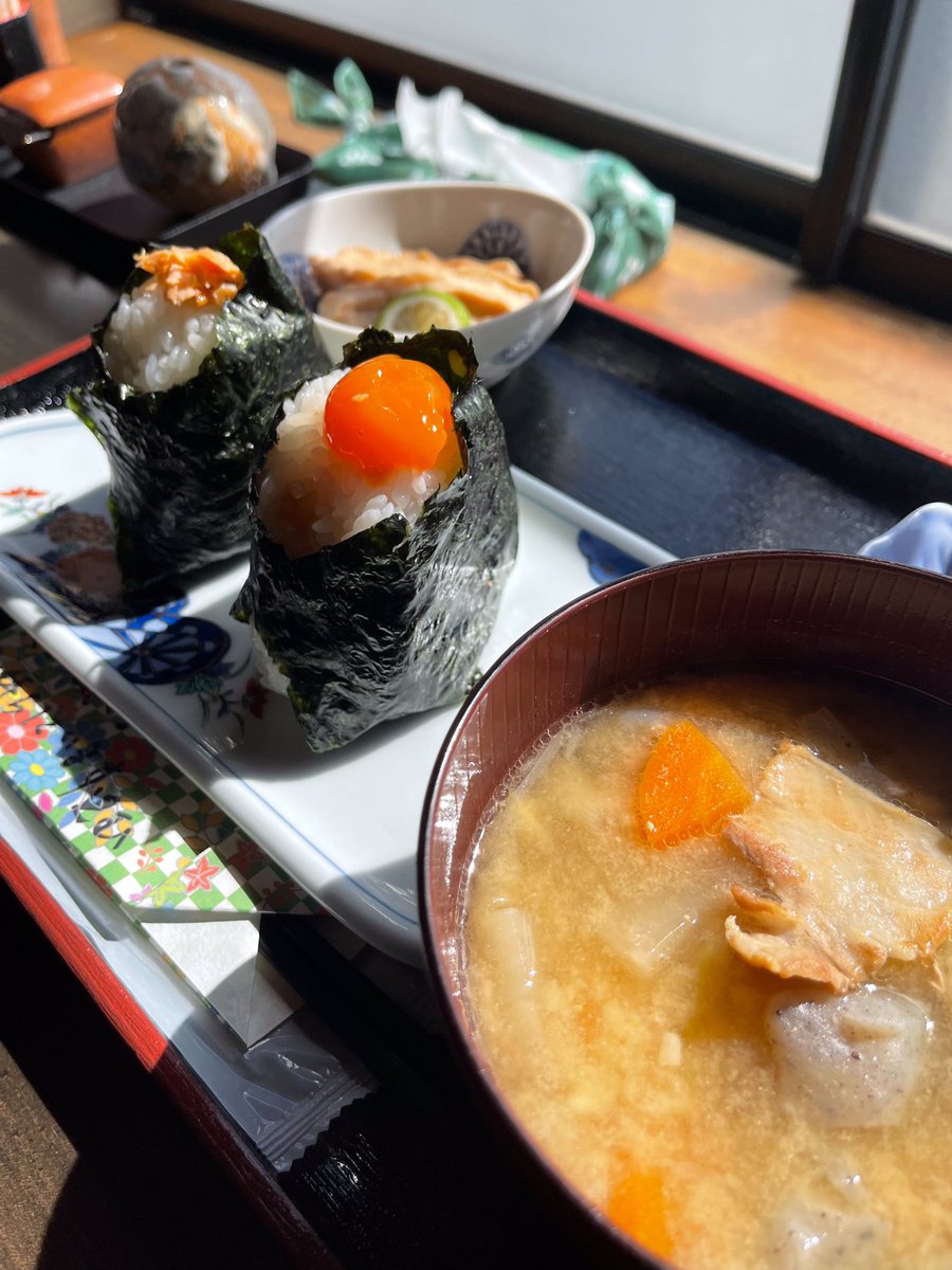 KANBARA_GAS's tweet photo. まき 街仲食堂 byジーバーFOODさんにお邪魔しました🌈
お店に入ると「おかえり～！」と温かなお声にキュン！
 
愛情たっぷりふわっふわおにぎり🍙は
ひと口食べたら💓思わず笑顔になります😋

皆さんもぜひ行ってみてくださいね～🚩🚩
＃ジーバーFOOD ＃街仲食堂 ＃おにぎり ＃新潟市西蒲区 ＃巻 https://t.co/SsOkUhP5w9