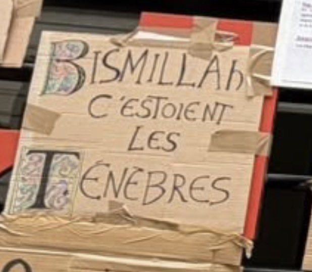 Alrhea811's tweet photo. Je ris je ris je ris https://t.co/qO9x6yzVZT