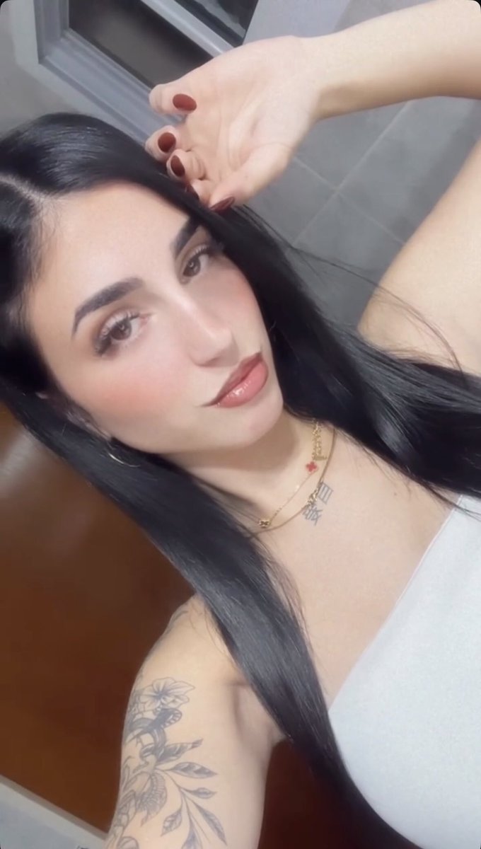 yoursuzyboo's tweet photo. felt cute 🤭 https://t.co/303U5WpXKx