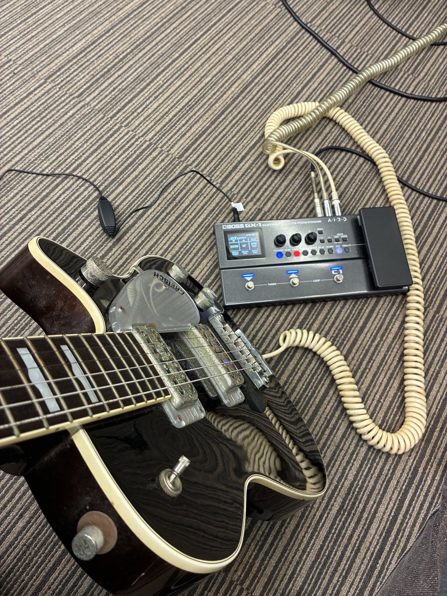 HIROKILOTON's tweet photo. 個人練、リハーサルの為のリハ
新しい相棒、GX-1。
シンプルな配線だけど、いくつになっても1回目で音出なくて焦る懐かしい感覚‥

ギターのストラップ忘れました‥ https://t.co/9G6fVXwbU4
