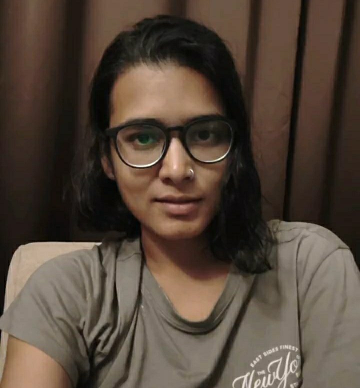 KraantiKumar's tweet photo. अभिजीत दीपके, सौरव दास और आशुतोष रंका ने कल ही वीडियो बनाकर अपनी पूरी प्लानिंग बता दी वो लोग फ्लाइट से दिल्ली आ रहे हैं.

बार बार वीडियो बनाकर अपनी लोकेशन बता रहे थे. जिस फ्लाइट से दिल्ली आ रहे थे उसी फ्लाइट में ANI की टीम भी थी. सवाल है यात्रा को गुप्त क्यों नही रखा गया.

ध्रुव राठी ने भी दिल्ली पहुंचते ही इंडिया गेट के पास खड़े होकर वीडियो बनाकर सार्वजनिक कर दिया वो दिल्ली आ चुके हैं,

और इसके बात गुरुग्राम में अपने घर पर चले गए. सवाल है जब प्रोटेस्ट जंतर मंतर पर था तो इतनी दूर गुरुग्राम क्यों गए ?

वहीं इंडिया गेट के आसपास होटल में रुक जाना चाहिए था. गुरुग्राम से जंतर मंतर की दूरी 32 किलोमीटर है. यानी दिल्ली के ट्रैफिक जाम के कारण ध्रुव राठी को गुरुग्राम से जंतर मंतर पर आने में 4 घंटे से ज्यादा लग जाता. यानी ध्रुव राठी को डिटेन ही होना था घर से ?

नेहा बोरा ने अपने लोकेशन को कभी सार्वजनिक नही किया. कल के वीडियो में उन्होंने कहा, पुलिस उन्हें ढूंढ रही है. सवाल है जब CJP के सब नेता डिटेन हो गए हैं तो आंदोलन को लीड कयुन करेगा ?