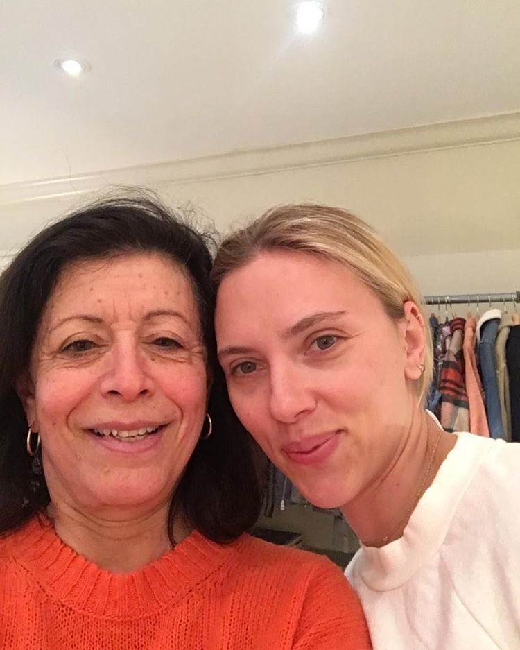 Scarrll_et's tweet photo. I and my mum❤️ https://t.co/waWDq4whhH