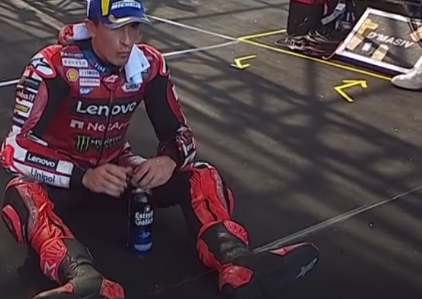 ydhqtyb's tweet photo. @ArmsFreak @MotoGP eroju ela vunte repu top 5 kosam vedukovadame https://t.co/fhvxpVsS8C