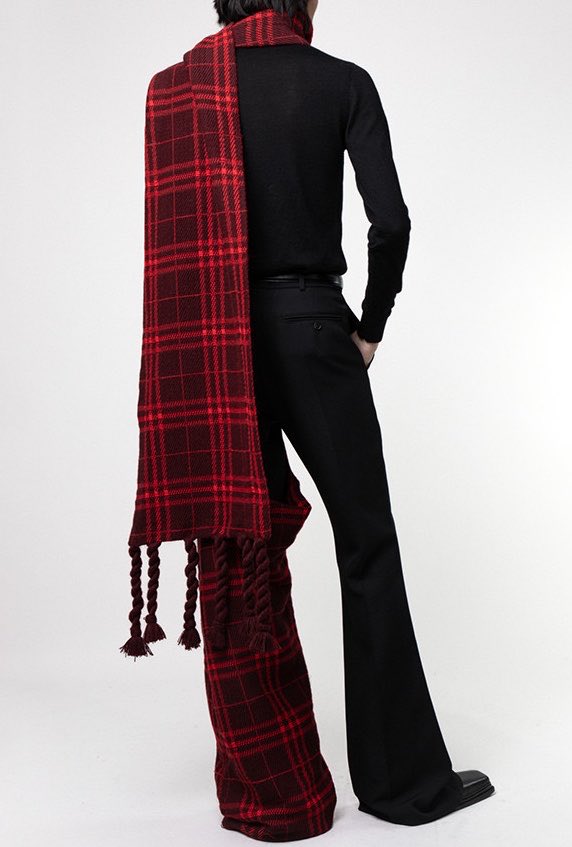 revesbleus's tweet photo. the egonlab fw26 leg scarf wrapped around his leg… his stylist keeps finding creative pieces to incorporate into his looks. this is so sick https://t.co/iBzpMfnBEx