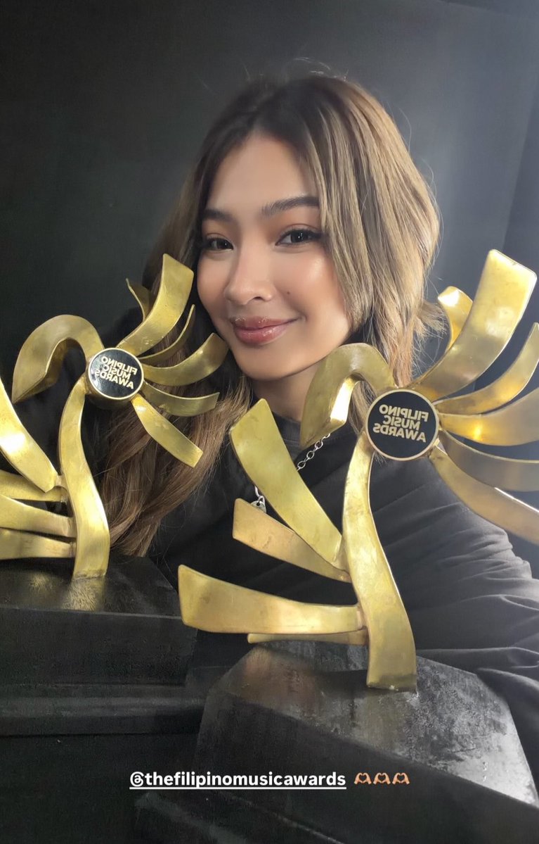_allforcolaiah's tweet photo. Our best girls with their FMA trophies 🥹💚🩵

Congratulations again, our walo! 🤗🎉

#BINIFMA_ArtistOfTheYear
#BINIFMA_TourOfTheYear https://t.co/8vBqkweb9f