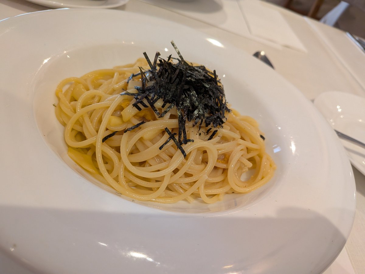 Giftpia_asb's tweet photo. 角煮＆両親と小樽にドライブ行って美味しいものいっぱい食べてきたヨ😤
ウニとイカのパスタ、ジェノベーゼピザ、ルタオのシャインマスカットのパフェとスフレ🤡🤡帰りに首90°傾けてヘッドレストに顔引っ掛かりながら爆睡してたみたいで顔戻らんくて金縛りにあったかと思た〜ヨ😀😀😀 https://t.co/y4jmGoxvpb