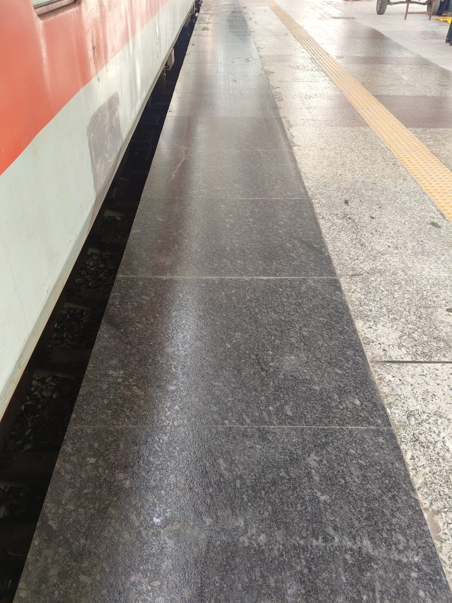 RailwayNorthern's tweet photo. स्टेशन स्वच्छ तो यात्रा भी सुखद!

स्वच्छता पखवाड़ा के अंतर्गत चण्डीगढ़ जं. रेलवे स्टेशन पर सफाई मित्रों द्वारा स्टेशन परिसर की साफ-सफाई पर विशेष ध्यान दिया जा रहा है, ताकि यात्रियों को आवागमन में सुविधा हो और स्टेशन परिसर स्वच्छ बना रहे।

#SwachhataPakhwada #CleanlinessDrive #CleanStation #SpecialCampaign6.0