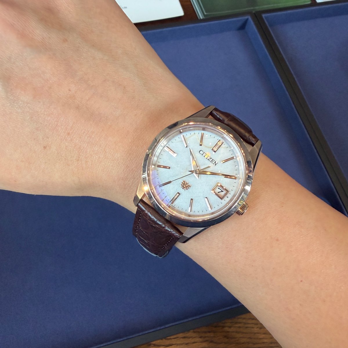 Tsuruoka_Chieko's tweet photo. 「クロスシー」のイベント、そしてTokyo Watch Weekでシチズンのサクラピンク®の良さに改めて気付くなど。肌なじみってやつを感じました。

カラーゴールドやメッキではなく、独自の表面硬化技術「デュラテクト」によって色付けされているので、傷に強いんですよね。クロスシーイベントでは（続） https://t.co/ZXh32ByCTB