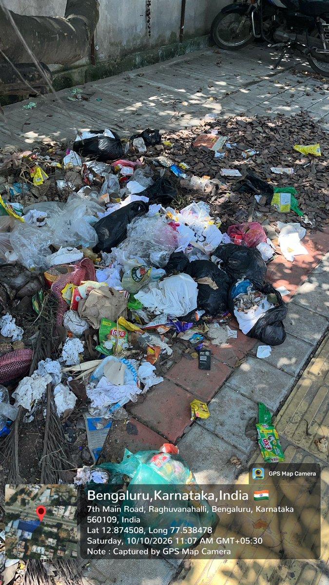 ambujkrblr's tweet photo. @ICCCBengaluru @osd_cmkarnataka @GBA_office @GBAChiefComm @comm_blr_south @krishnabgowda Today’s garbage situation at multiple black spots on 100 feet Vajarahalli road . SWM contractors have made a mess of this road . @comm_blr_south @GBA_office absolutely no sweeping or cleaning happens on this stretch between Rajathagiri and Sobha forest edge . CC: @krishnabgowda https://t.co/psgmDr0o4F