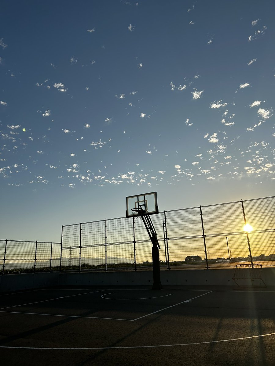 shiro46_ynz's tweet photo. めっちゃ1人でストバス中🏀 https://t.co/5lmB9oRMmd