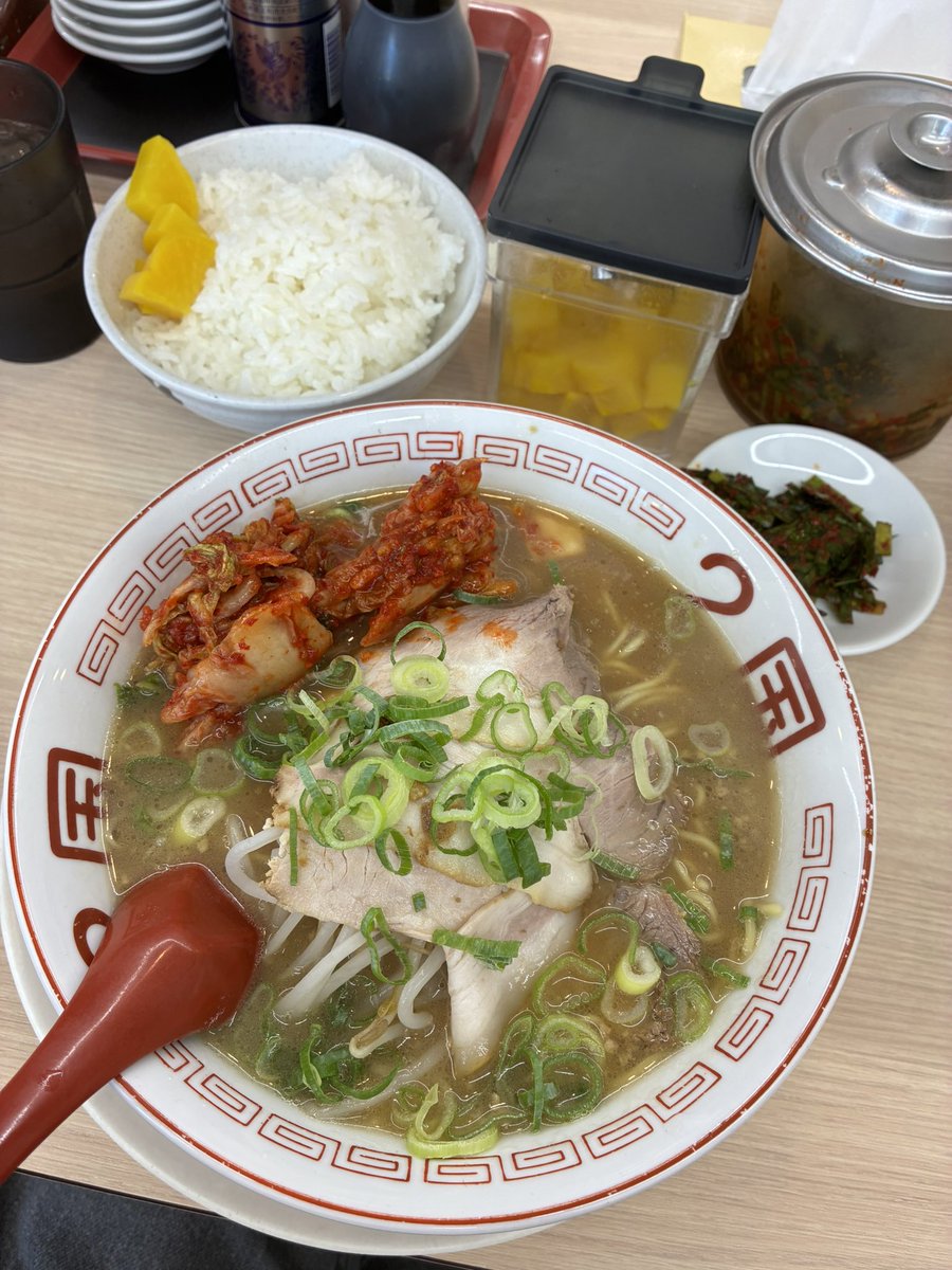 x_file_000's tweet photo. 2ヶ月ぶりのラーメン、炒飯なしとか。。
人員不足め。 https://t.co/NpGhEDvHqS