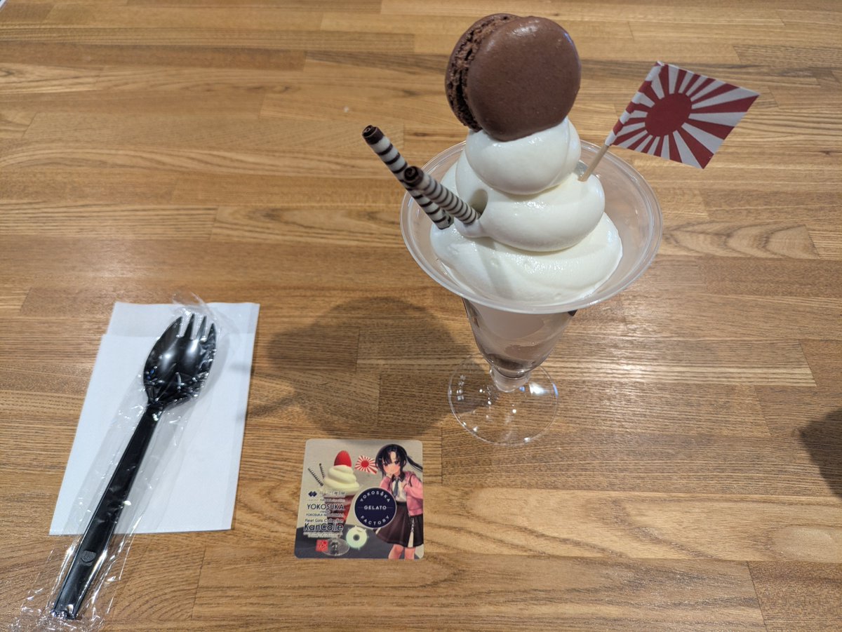 popoi_4902's tweet photo. ヴェルニー公園から横須賀ポートマーケットまで歩いてきたので休憩
YOKOSUKA GELATO FACTORYさんでコーヒーパフェ頂きました！冷たくて甘くて美味しかったです😋
シールも野埼ちゃん！可愛いやったー https://t.co/3C4PwOTegj