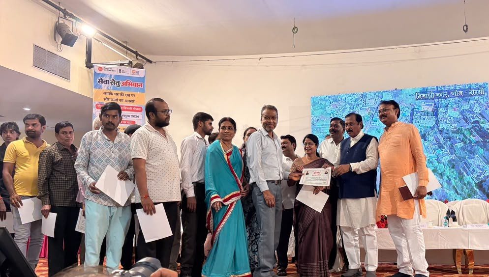 PMSuryaGhar's tweet photo. Shri @GajendraYdvBJP, Hon’ble Education Minister of Chhattisgarh, attended a ‘Seva Setu’ camp organised in Durg, Chhattisgarh, under the Seva Setu Abhiyan. 

The camp, organised with support from the City Accelerator Program (CAP) team, focused on promoting the PM Surya Ghar: Muft Bijli Yojana and raising awareness about its benefits. Shri Lalit Chandrakar, Hon’ble MLA, Durg Gramin, Shri Vijay Baghel, Hon’ble Lok Sabha MP, Shri Shirish Shelot, Executive Director, CSPDCL (Durg Region), and Shri Satyaban Sahoo, Chief Program Manager, @RECLindia, were also present.  

During the camp, Shri Gajendra Yadav presented certificates to consumers from Durg district who have achieved zero electricity bills under the scheme. Vendor stalls were also set up to provide residents with information and assistance regarding the scheme, helping them better understand its benefits.  

All the dignitaries addressed the gathering, highlighting the benefits and implementation of the scheme and encouraging more households to explore rooftop solar.  

#PMSuryaGhar #RooftopSolar #Chhattisgarh #GuideToGoSolar #सेवा_संकल्प_अभियान #25YearsOfSeva