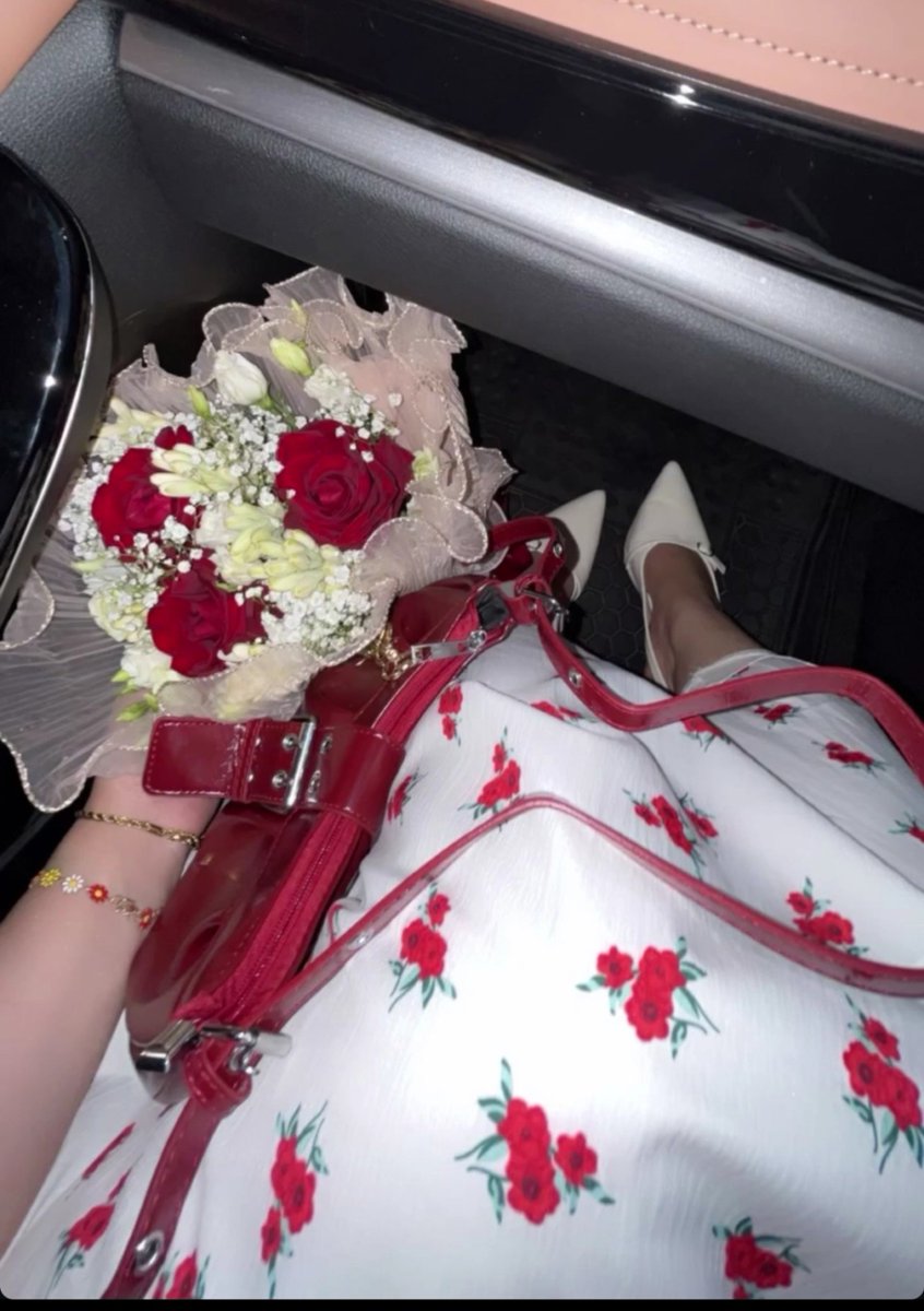 findompakistan's tweet photo. love date nights. yes some loser paid for it https://t.co/uYjuKca8k5