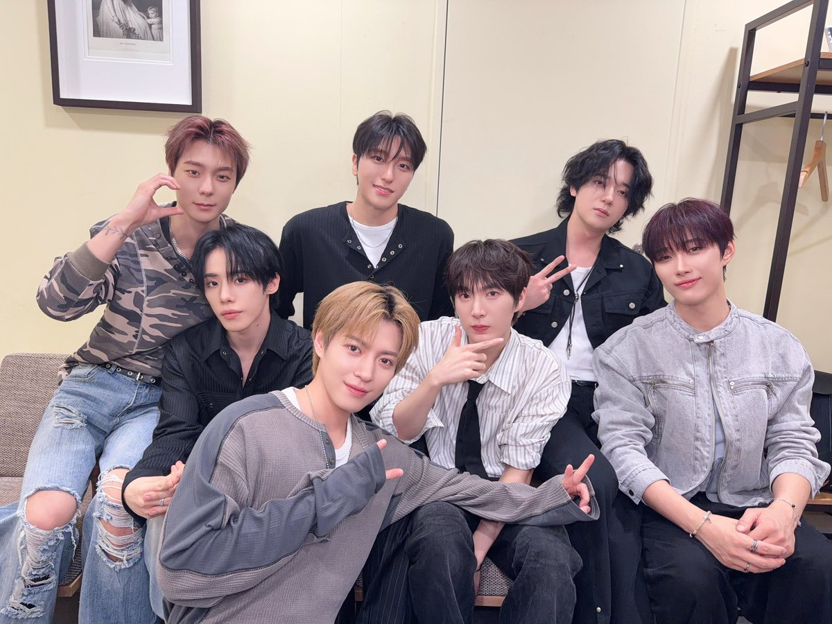 OmegaX_official's tweet photo. [📸]

Kooky X OMEGA X 4TH MINI ALBUM [UNCAPPED] PHOTO &amp; DIY &amp; FANSIGN EVENT 완료 ✅

포애기와 직접 만나 더 행복했던 토요일 💖
조심히 들어가고, 남은 주말도 행복하게 보내요 ‼️

#OMEGA_X #오메가엑스 https://t.co/1CjIm6NfKF