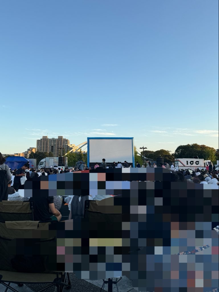 chikoxsdt's tweet photo. モザイクかかってなかったのであげなおし🙇‍♀️なかなか良いローチェアエリアに座れた！3500円のトートバッグ買って、2200円の展示チケットもらえたので(再来週行く予定だった)、実質1300円✌️ https://t.co/nHyF3uavv3