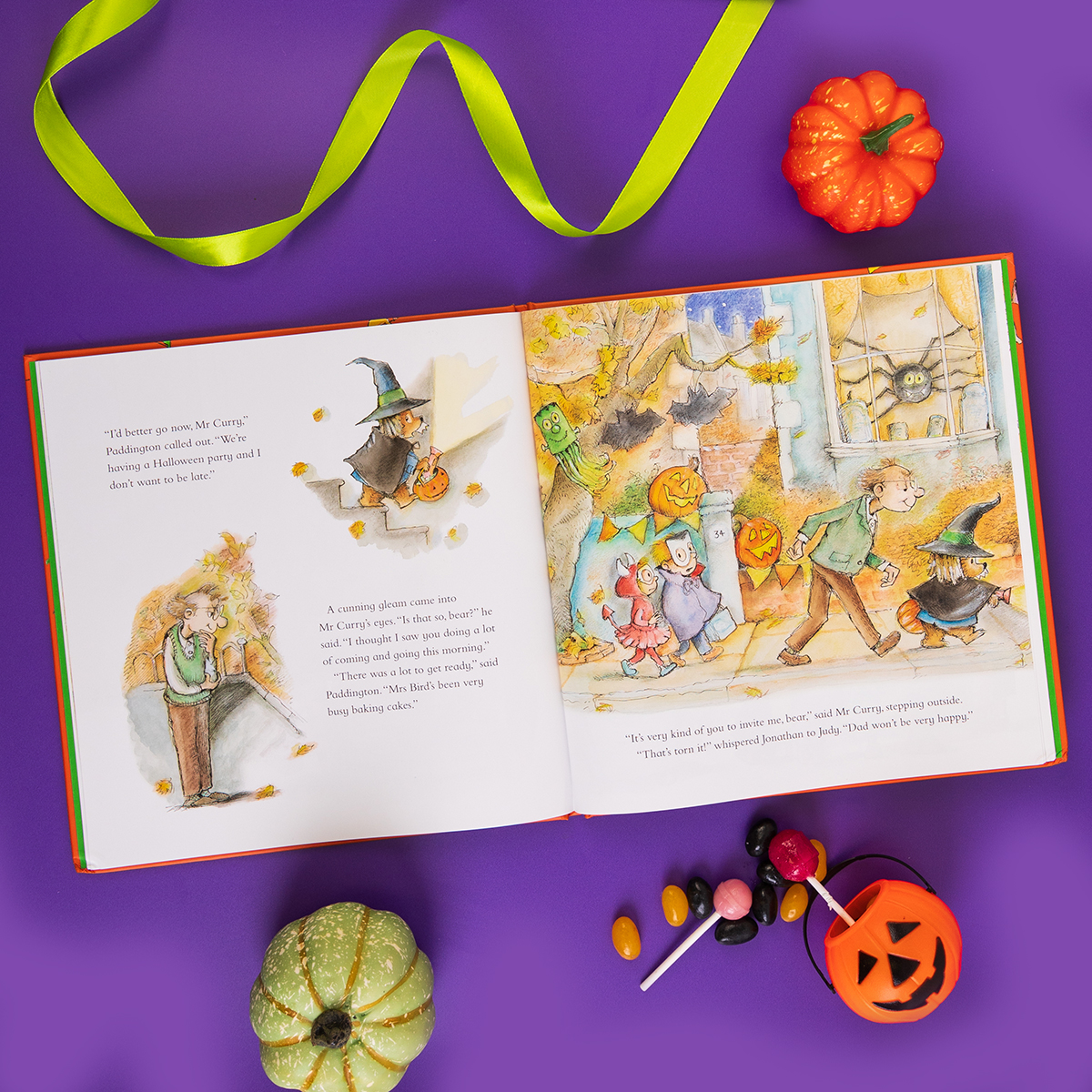 HarperCollinsCh's tweet photo. The only picture book you need this Halloween 🐻🥳

🎃 Pumpkin carving
🔦 Making lanterns
🍬 Baking treats
👻 Costume fun 

Read Paddington's Trick or Treat is out! 🧡 https://t.co/ICH2xJVD1R https://t.co/i7xQPnZZQu