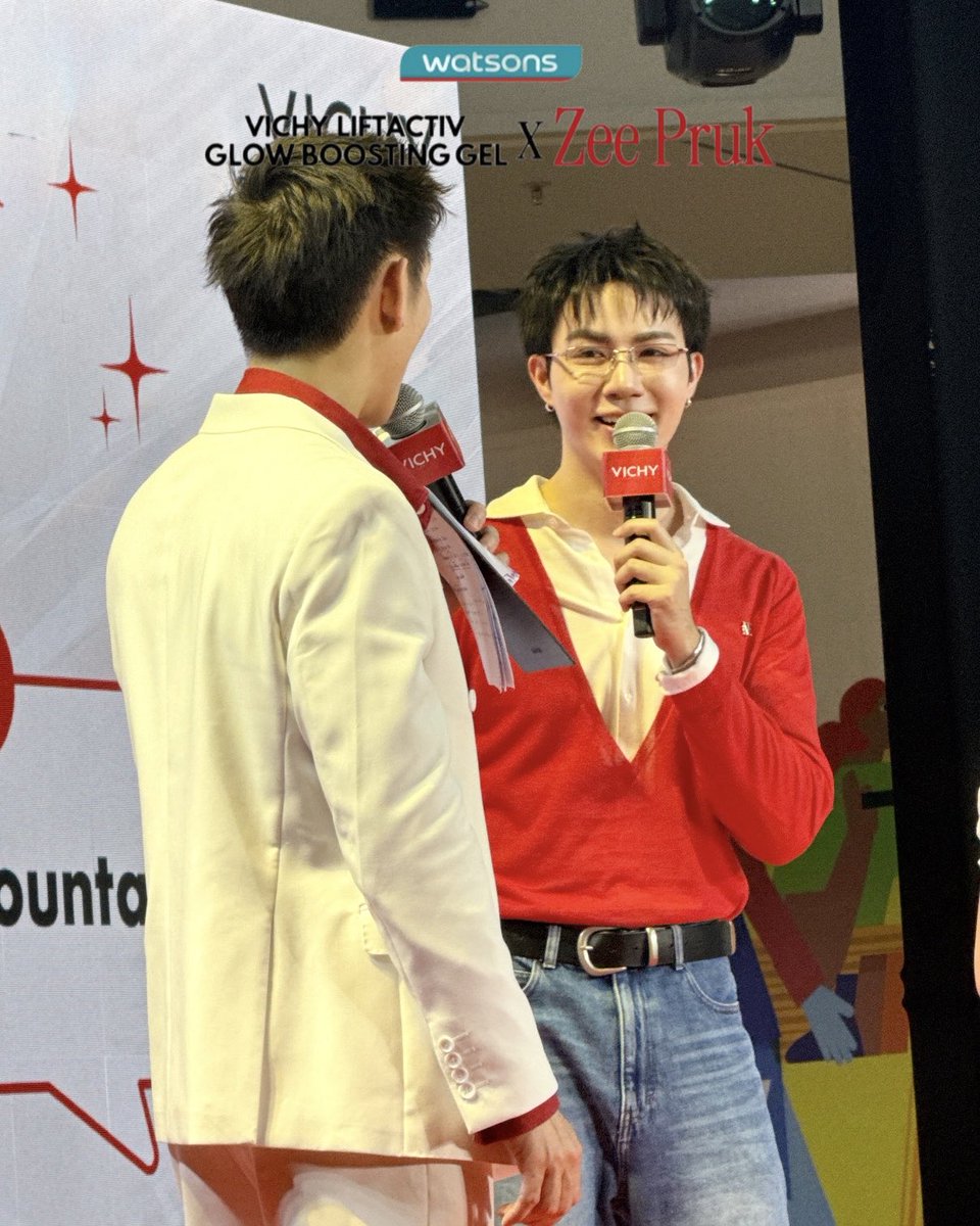 WatsonsThailand's tweet photo. เฮียใส่แว่นก็น่ารักนะเนี้ยย😎❤️

#VichyCollagelxZeePruk #LiftactivTH #VichyTH #ZeePruk https://t.co/nfAzf7uGWm