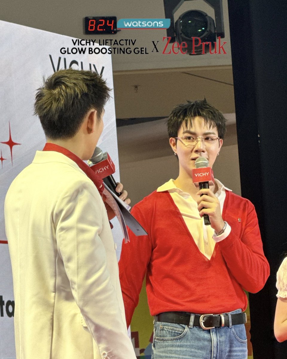 WatsonsThailand's tweet photo. เฮียใส่แว่นก็น่ารักนะเนี้ยย😎❤️

#VichyCollagelxZeePruk #LiftactivTH #VichyTH #ZeePruk https://t.co/nfAzf7uGWm