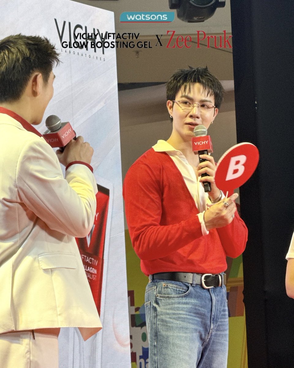 WatsonsThailand's tweet photo. เฮียใส่แว่นก็น่ารักนะเนี้ยย😎❤️

#VichyCollagelxZeePruk #LiftactivTH #VichyTH #ZeePruk https://t.co/nfAzf7uGWm