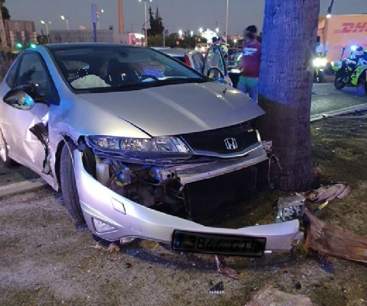 112rmurcia's tweet photo. Sanitarios 061 atienden y trasladan a tres personas heridas en accidente de tráfico ocurrido a primera hora de esta mañana en Los Dolores, pedanía de #Murcia. Han intervenido:

🚔@MurciaPolicia 
🚑Sanitarios  #061Murcia

🚨https://t.co/Eyue53U7Q2

Fotografía facilitada por sanitarios 061