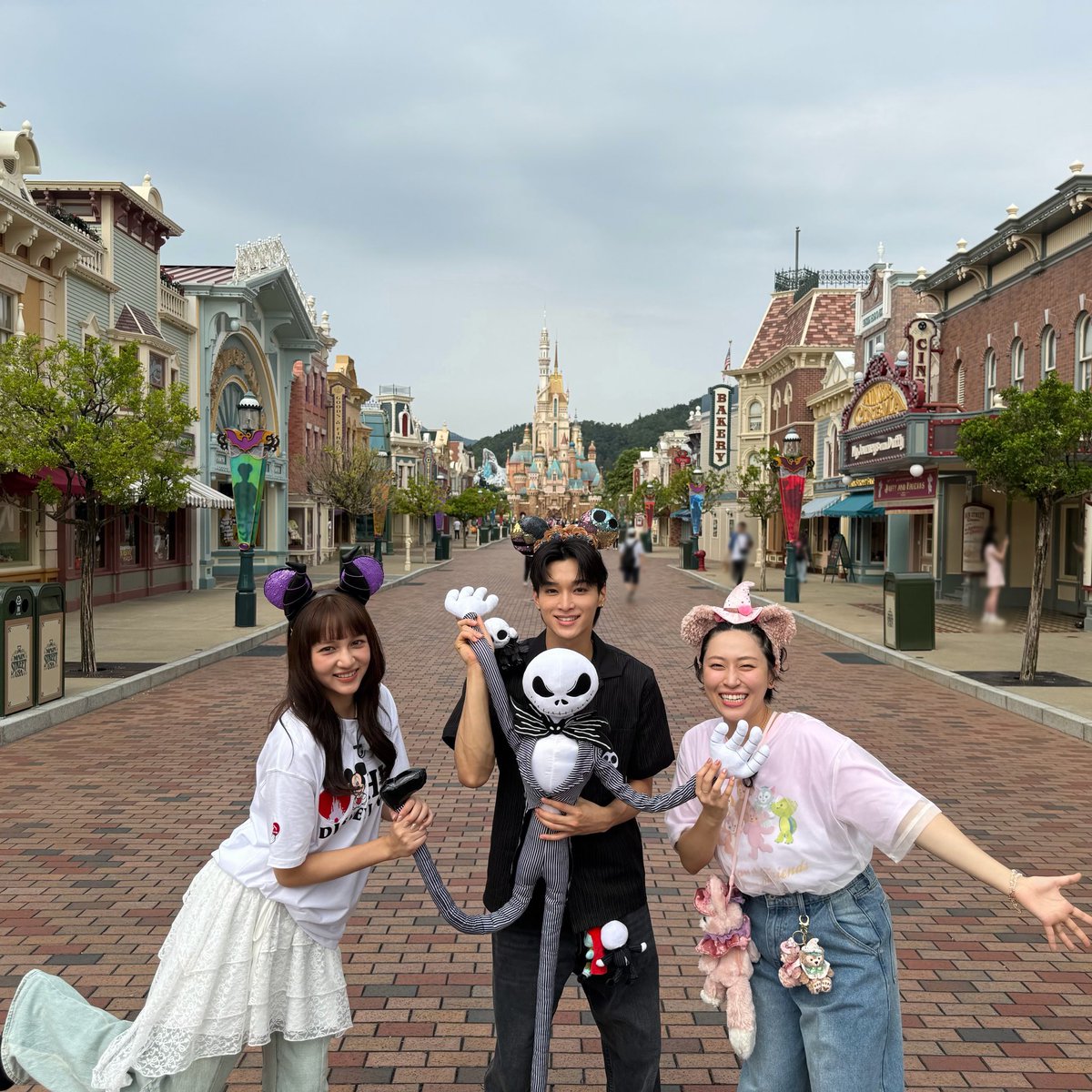 hikarinoleo's tweet photo. 香港ロケオフショ😻😻

#松本怜生 #마츠모토레오 #王様のブランチ https://t.co/D5qAsC1vmv