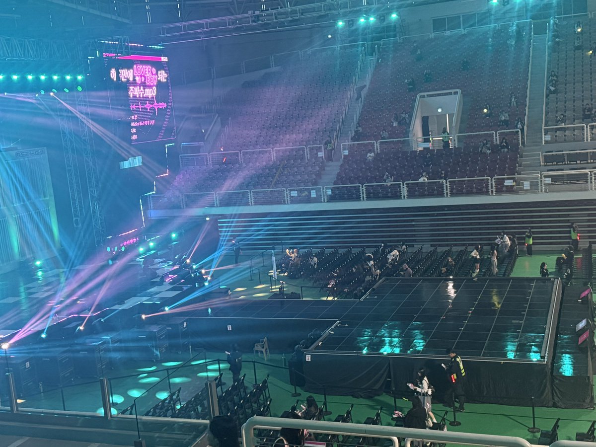 p1nnni's tweet photo. 위시 쇼케 화정체육관 K구역 1n열 시야 이정도 대욤 https://t.co/m787Khs8A6