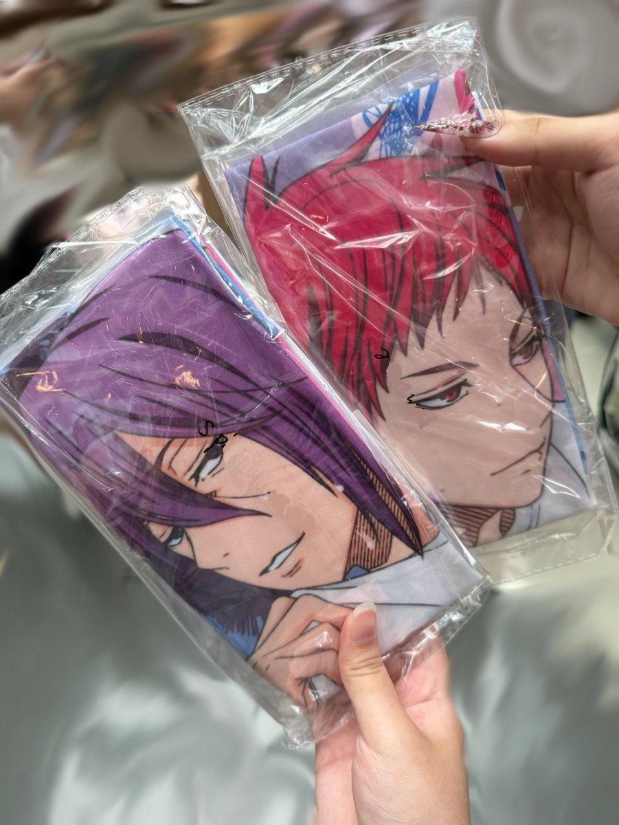 Roxystarave's tweet photo. Got new mura merch with my friend!!! ദ്
ദി(˵ •̀ ᴗ - ˵ ) ✧ https://t.co/EbD5TVP72g