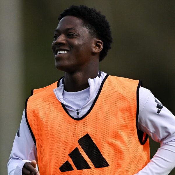 FrankEra_'s tweet photo. 🚨🗣️ - Carlos Baleba on Kobbie Mainoo:

"In training playing in the same position he was FASTER than me. He goes HARD on me, but I like that. He's really good." [Sky] https://t.co/wdqf6z3UYs