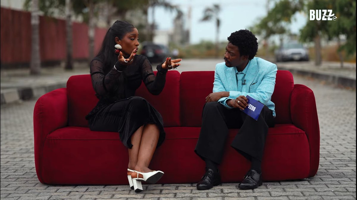 Yena_Nala's tweet photo. This was so beautiful to watch. Presenting is Sheba's gift. Aikou is a thinker. Good people. #BBNaija https://t.co/Yl1IekRRgK