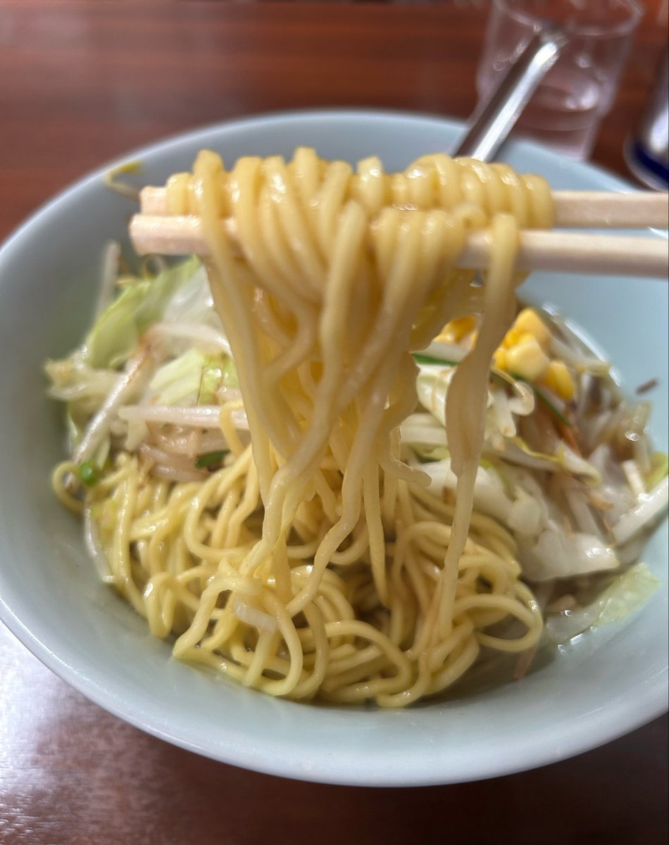 peperonron21's tweet photo. 2026年125杯目はメルシー🍜

早稲田の老舗✨

卒業して20年以上経つけどまたこうやって来れる事が幸せ☺️
お店が営業している事もそうだし、
地方転勤可能性がある中で東京に居れる事もそう

相変わらず美味い😋
昔より最近の方が好きかも🍜

#2026年に食べたラーメン
#早稲田
#メルシー
#やさいそば https://t.co/jiwM3om9KN