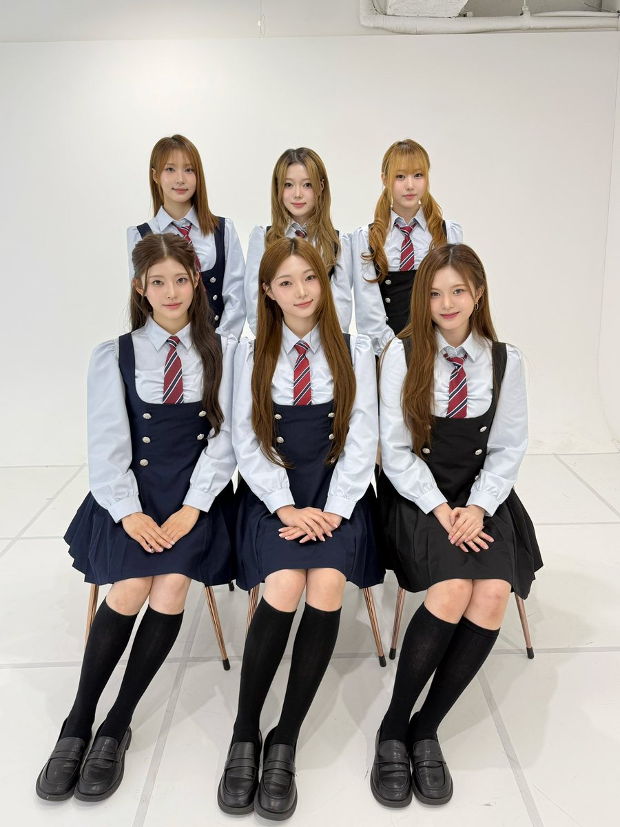 official_KIIRAS's tweet photo. [📸]

261010 KIIRAS 2nd Single ‘TA TA’ 발매 기념 팬사인회 완료💘

KIIRAS 고등학교 등교 완료! 
KIIVELY 이제 우리 같은 반이야 🏫

#KIIRAS #키라스
#TATA #KIIRAS_TATA https://t.co/WIWVKjzugg