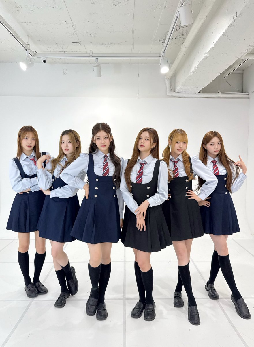 official_KIIRAS's tweet photo. [📸]

261010 KIIRAS 2nd Single ‘TA TA’ 발매 기념 팬사인회 완료💘

KIIRAS 고등학교 등교 완료! 
KIIVELY 이제 우리 같은 반이야 🏫

#KIIRAS #키라스
#TATA #KIIRAS_TATA https://t.co/WIWVKjzugg