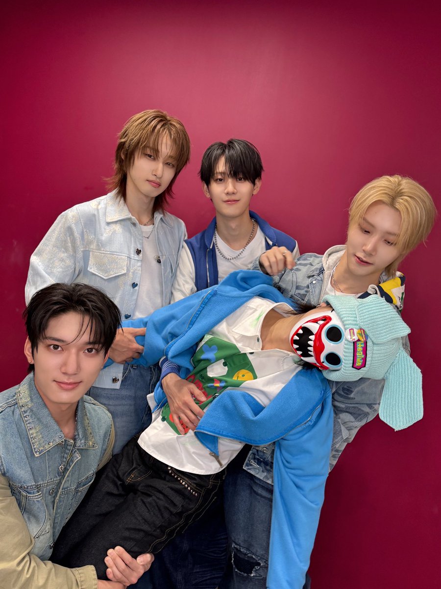 hrtzwav's tweet photo. [hrtz.pic] 261010

#쇼음악중심

#hrtzwav #하츠웨이브
#TheSecondWave_MOMENTUM
#MOMENTUM #SundayMorning https://t.co/ccxiD0jYZR