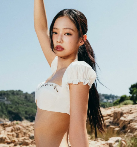 AboutMusicYT's tweet photo. Jennie has reportedly submitted her music for consideration at the 2027 Grammys. https://t.co/uAvwI4Wf0b