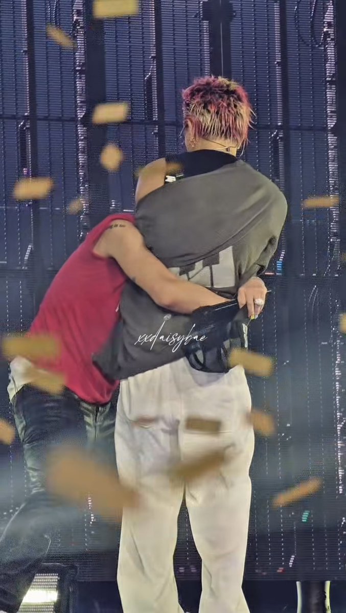 mixaoaa's tweet photo. Sorry, im officially retiring from Gdyb. This image was my last straw. https://t.co/5OwqDJwU3S