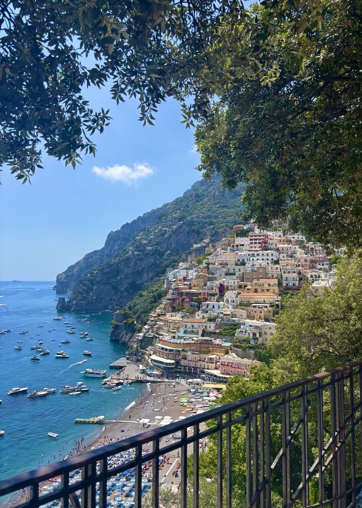 echoesofworld's tweet photo. Positano, Italy https://t.co/5SwQZOHoM0