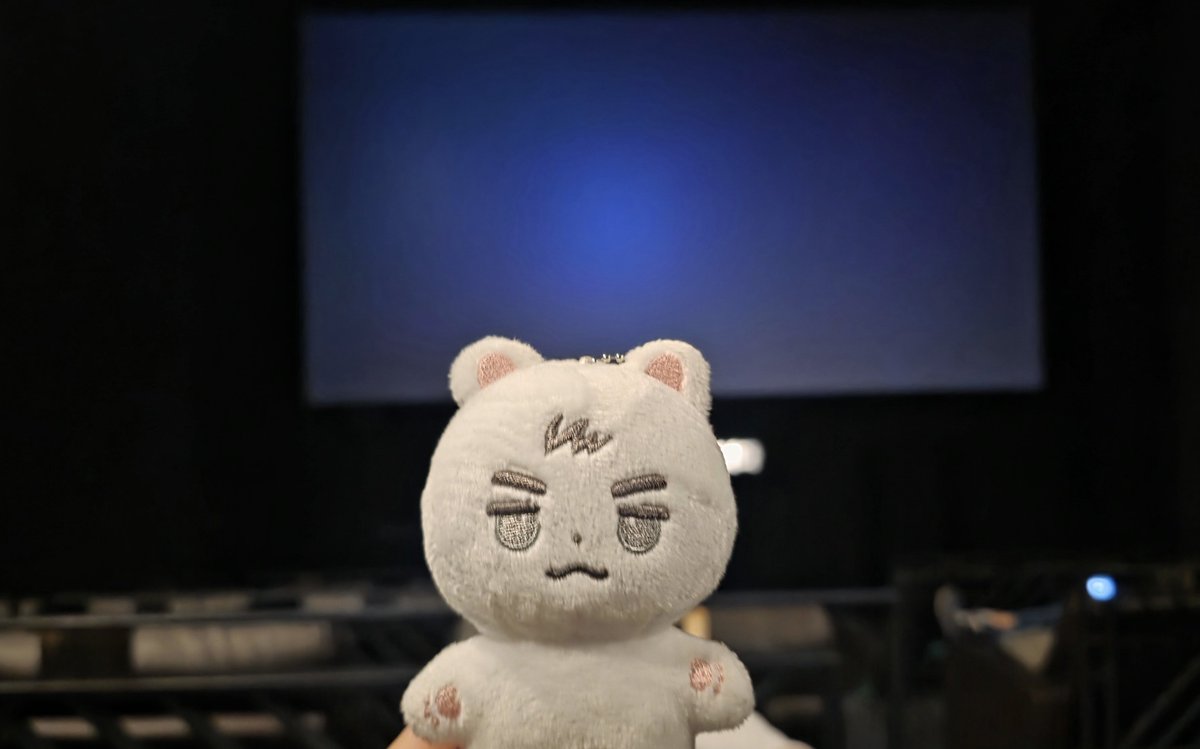 glorifyBBPM's tweet photo. 261005 디거 1회차
261010 디거 2회차

1회차는 스포에 놀랐고 생각할 구석 많은 영화라 좋긴 했어도 막 재밌다고는 생각 안했는데...
이상하다 2회차 왜 재밌지. 왜 시간 가는줄 몰르겠지

없는 체력, 없는 시간 쪼개서 왔는데 보람이 느껴지고 3회차는 찍고 싶은데 다음주말까지 버텨줄까 의문. https://t.co/mwAjhTsnHO