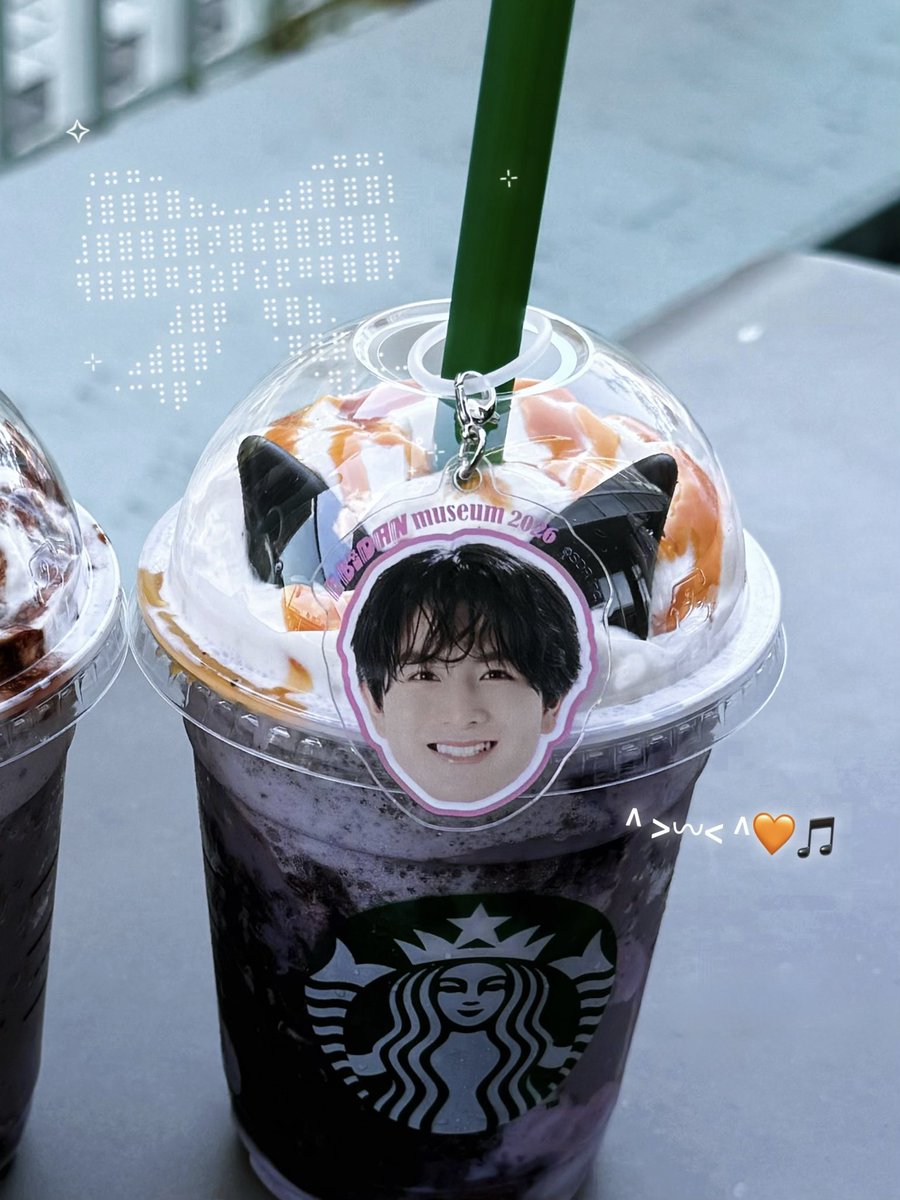 mi0l3l__'s tweet photo. スタバの新作フラペ💚🧡
ストローにお面マーカーぶら下げたらハルくんが猫耳付けてるみたいになってちょーかわいい大優勝😻 https://t.co/2Rrf6ExvZC