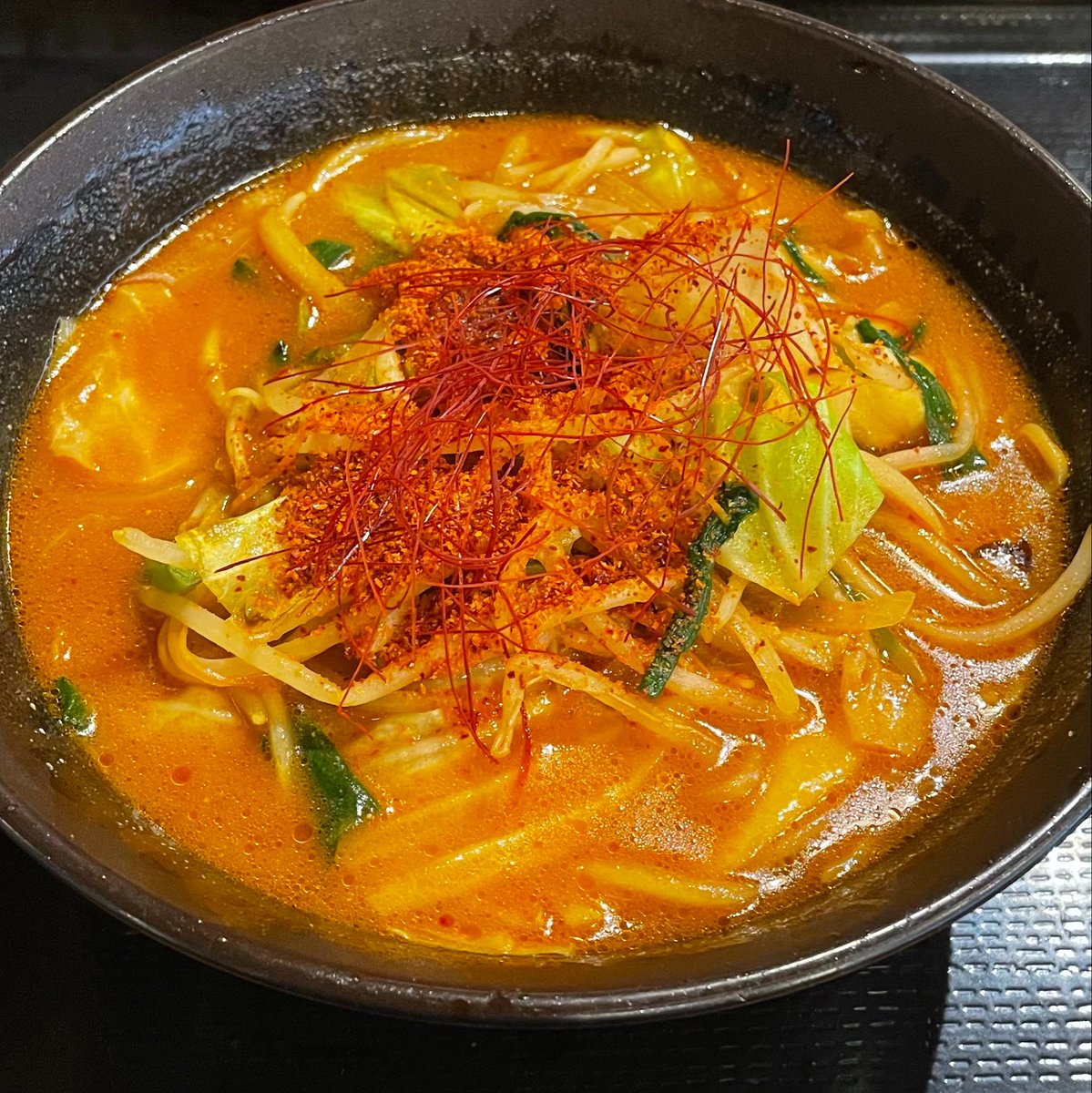 bloomroom24's tweet photo. 本日デトックスデーなのでロウリュウラーメンとやらをカチ込みました　岩盤浴でロウリュを浴びサウナでもオートロウリュを浴びに行きます　汗枯らす勢い　最高である https://t.co/YG3E7qE5A3