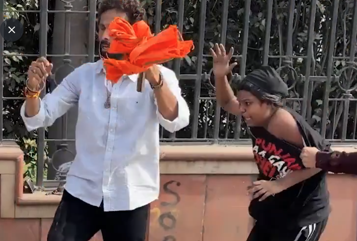 mikejava85's tweet photo. Shameful images from the Delhi protests , BJP RSS g00ns wearing Bhagwa clothes beat up a woman , try to Rip is clothes off ....

Where was @DelhiPolice  ?? https://t.co/6YEuz1EbGA