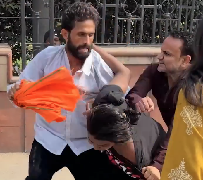 mikejava85's tweet photo. Shameful images from the Delhi protests , BJP RSS g00ns wearing Bhagwa clothes beat up a woman , try to Rip is clothes off ....

Where was @DelhiPolice  ?? https://t.co/6YEuz1EbGA