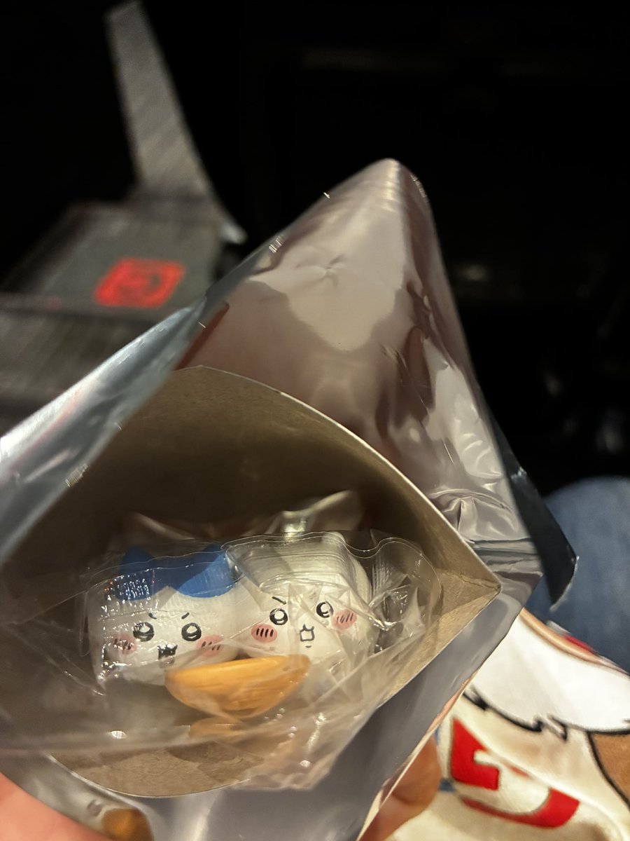 ready_v6's tweet photo. ちいかわ映画は２回。
特典は、被ったよ〜
めずらしくうさぎが来なかったw https://t.co/eE57WVzpDi